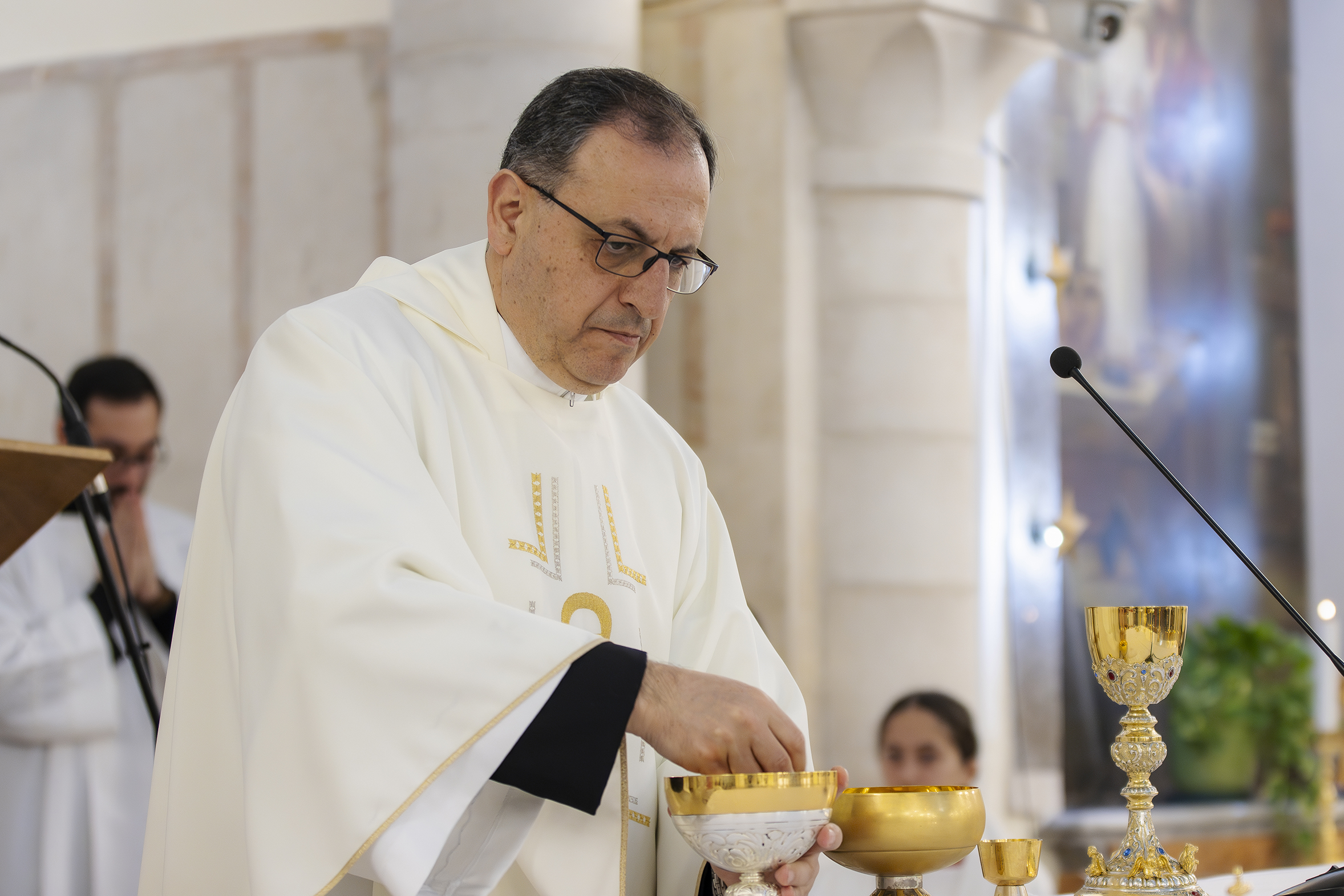 الكاردينال بيتسابالا يحتفل بعيد كنيسة العائلة المقدسة في رام الله: رسالة أمل وصمود للمسيحيين في فلسطين