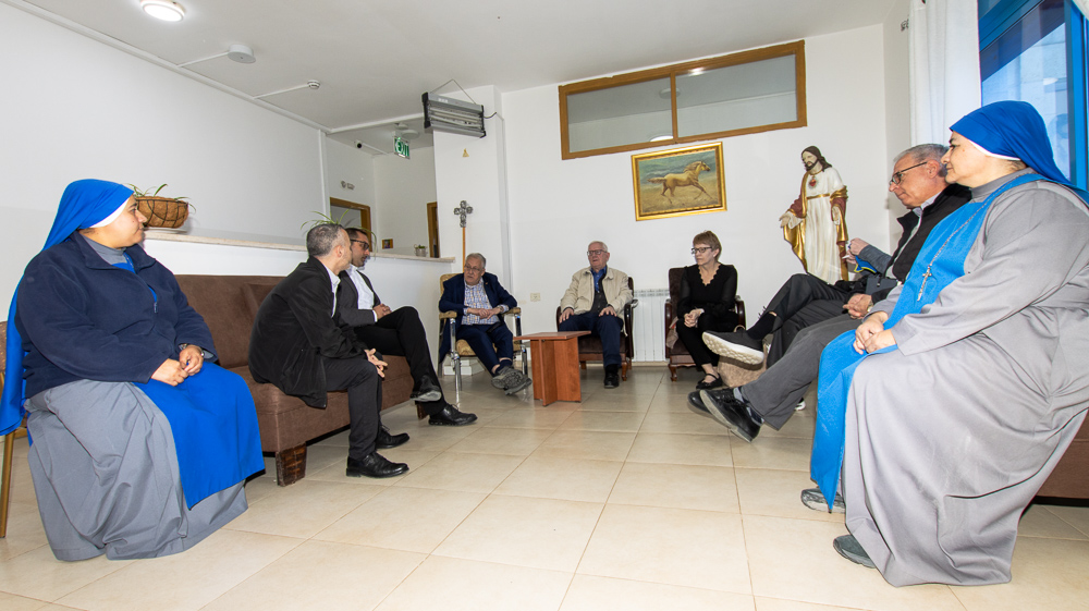 زيارة بيت المسنين