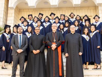 لاتين الطيبة تحتفل بتخريج الفوج السادس والأربعين من طلبة التوجيهي