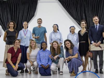 الأب فواضله يستقبل نائب القنصل الفرنسي ويطلعه على التحديات والفرص في الطيبة