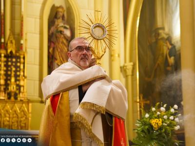 أبرشية القدس تصلي 