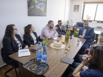 وفد القنصلية الأمريكية يزور الطيبة