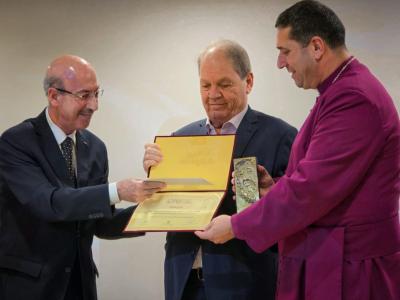 المستشفى الأهلي العربي "المعمداني" يفوز بجائزة الإنجاز للعام 2024