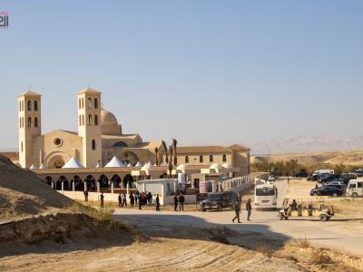 كنيسة معمودية السيد المسيح في موقع "بيت عينيا" على نهر الأردن