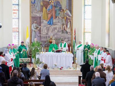 زيارة أساقفة دوليين للطيبة: دعم متواصل للجماعة المسيحية والفلسطينيين