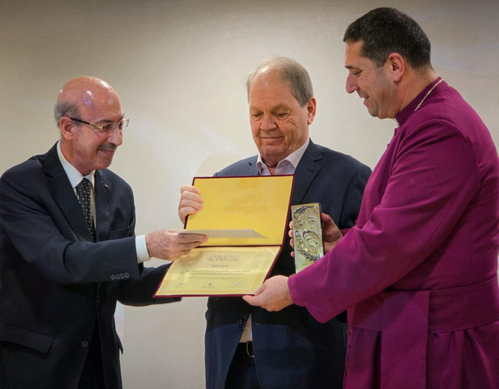 المستشفى الأهلي العربي "المعمداني" يفوز بجائزة الإنجاز للعام 2024