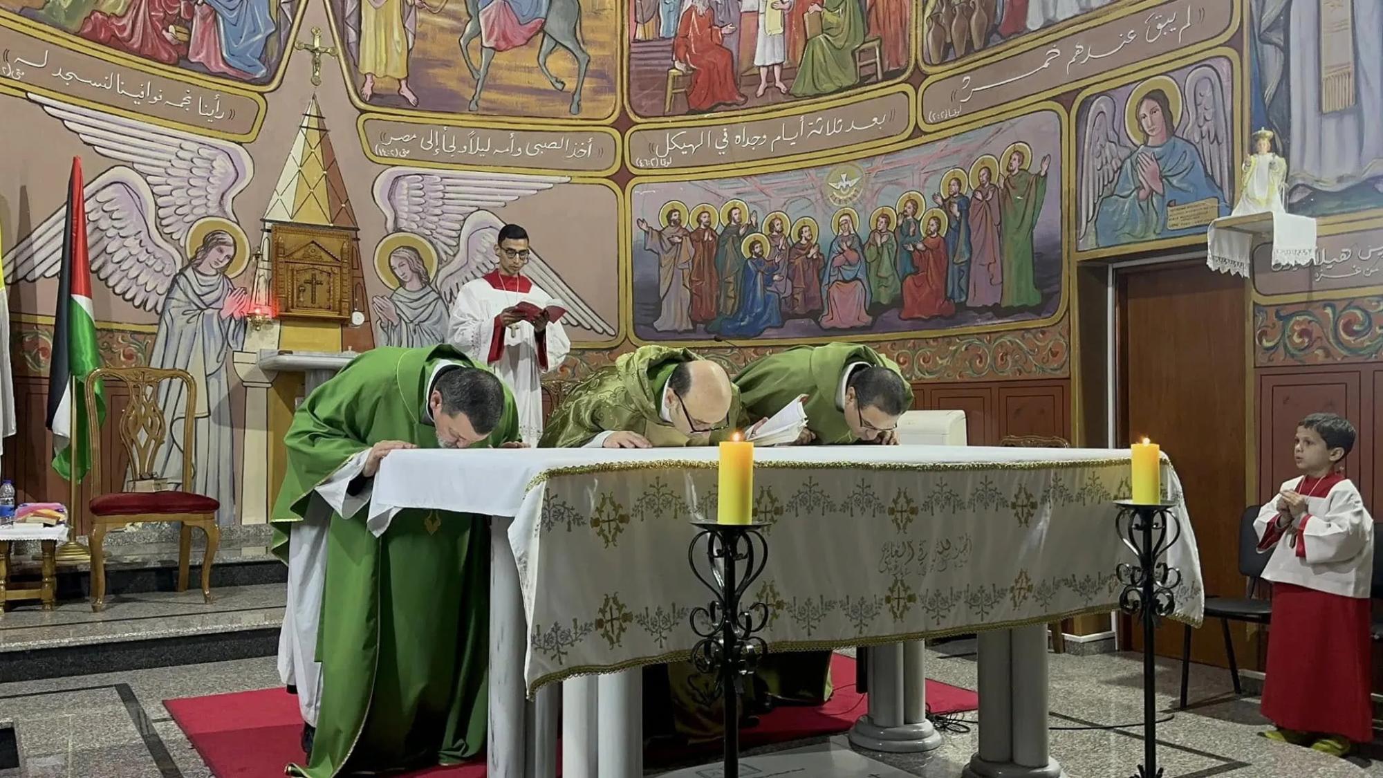قدّاس في كنيسة العائلة المقدّسة للاتين-غزة