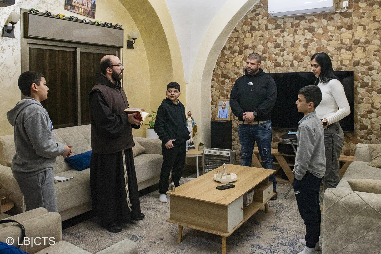 حراسة الأرض المقدسة