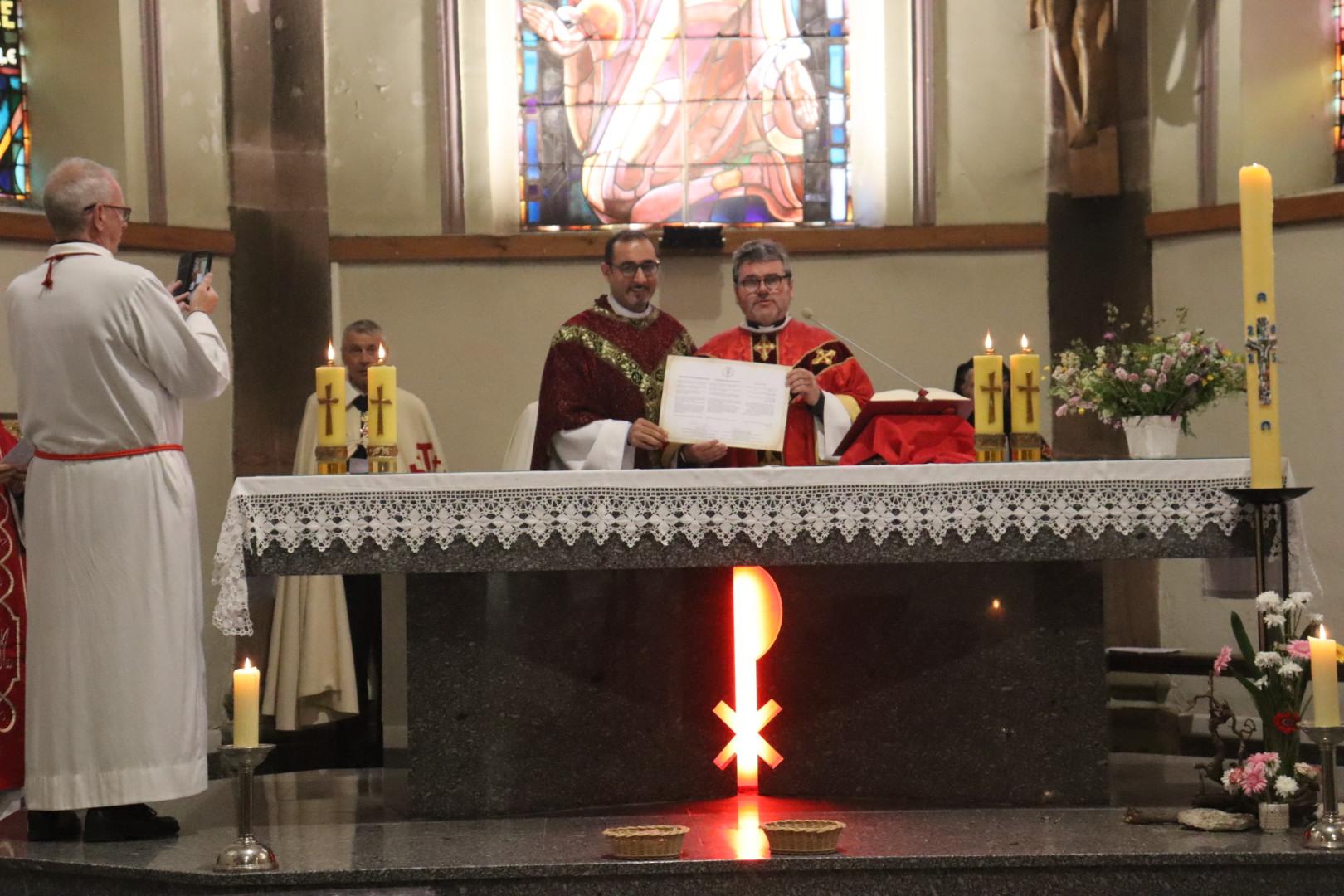 الأب بشار فواضله يوقّع اتفاقيات تعاون بين الطيبة ورعيتين فرنسيتين 