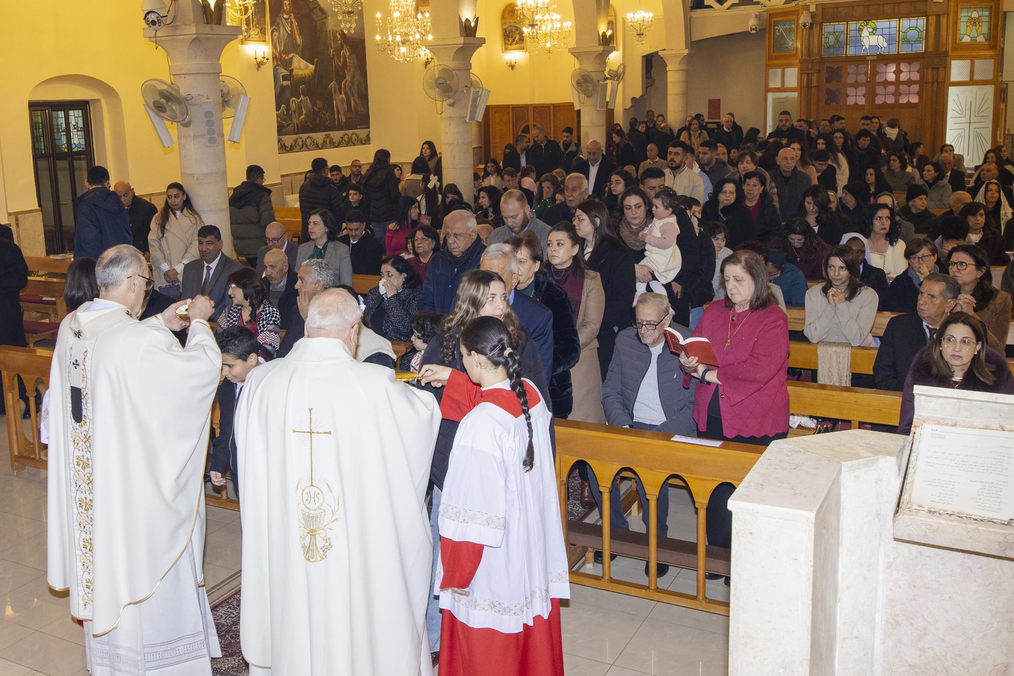 الكاردينال بيتسابالا يحتفل بعيد كنيسة العائلة المقدسة في رام الله: رسالة أمل وصمود للمسيحيين في فلسطين