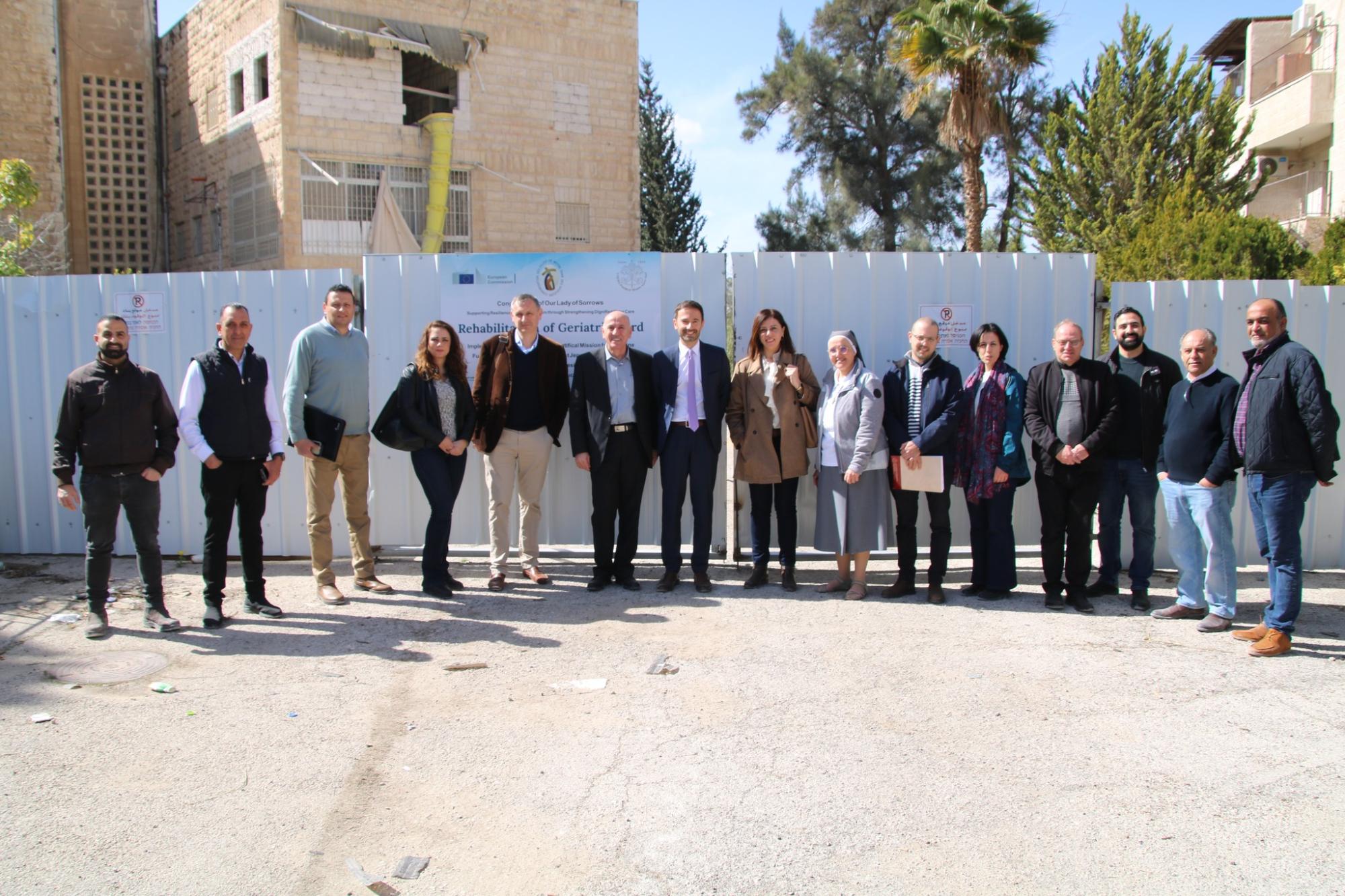 المفوضية الأوروبية تزور دار "نوتر دام دي دولور" في أبو ديس لتعزيز رعاية المسنين